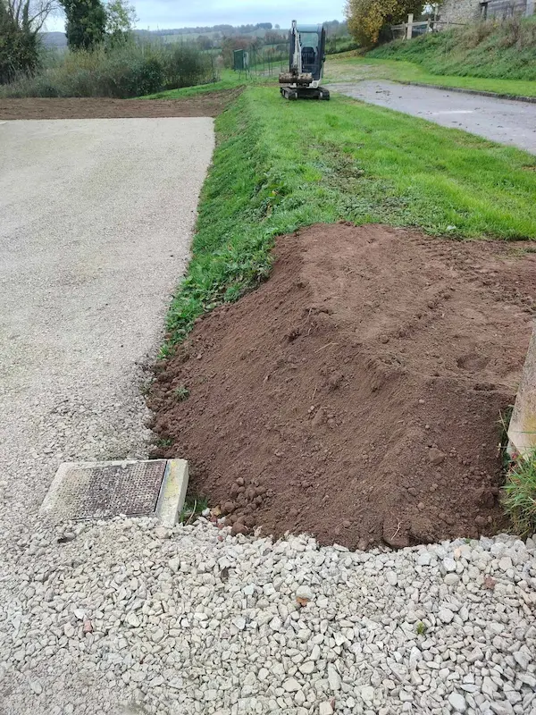 SAS MCF votre spécialiste terrassement, résine intérieure et résine extérieure, maçonnerie paysagère dans le Perche réalisation-terrassement résine du perche