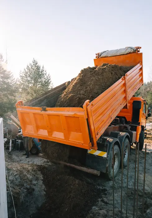 préparation et mise à niveau du terrain avec mcf terrassement à bellême