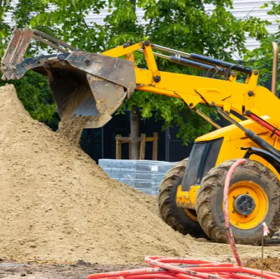 Travaux de terrassement avec mini pelle pour préparation de terrain